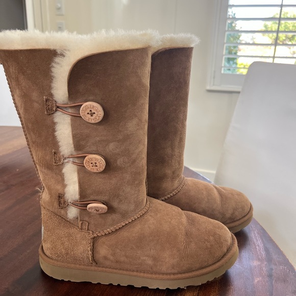 Ugg Bailey Button Triplet Boot- chestnut brown sz 6 - Picture 1 of 6
